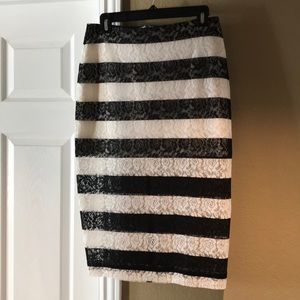 Express Lace pencil skirt